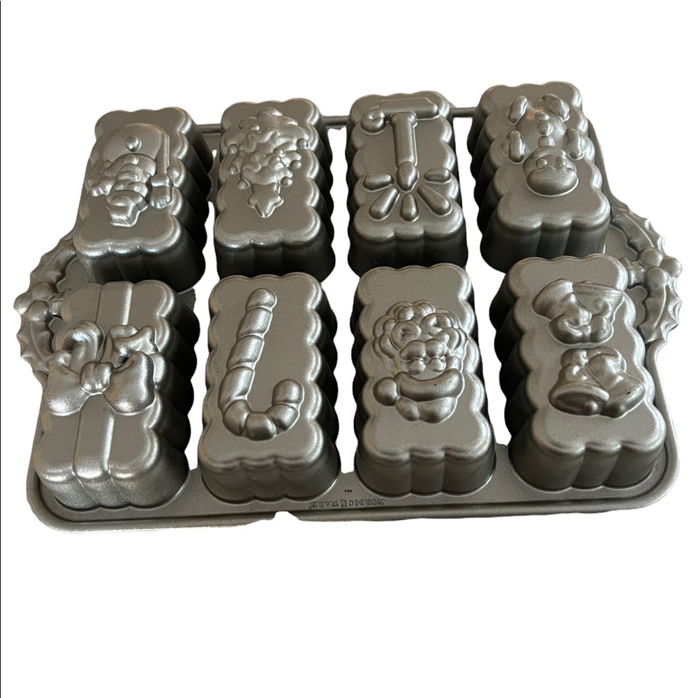 Nordic-ware individual Christmas Loaf Pan